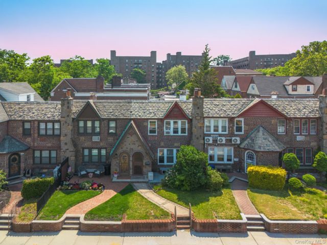  3 BR,  3.00 BTH &nbsp;Tudor style home in Rego Park