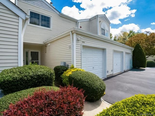 [Manorville Real Estate, listing number 7289944]