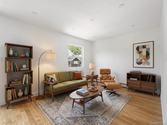  3 BR,  2.00 BTH &nbsp;Cape cod style home in Middle Village