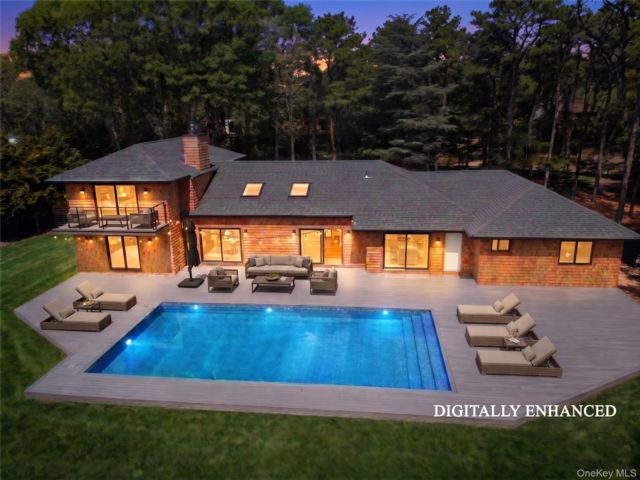  6 BR,  7.00 BTH &nbsp;Contemporary style home in East Quogue