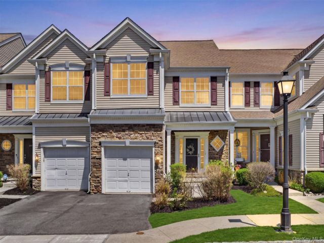  3 BR,  3.00 BTH &nbsp;Condo style home in Newburgh