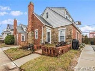  1 BR,  1.00 BTH &nbsp;House style home in Long Beach