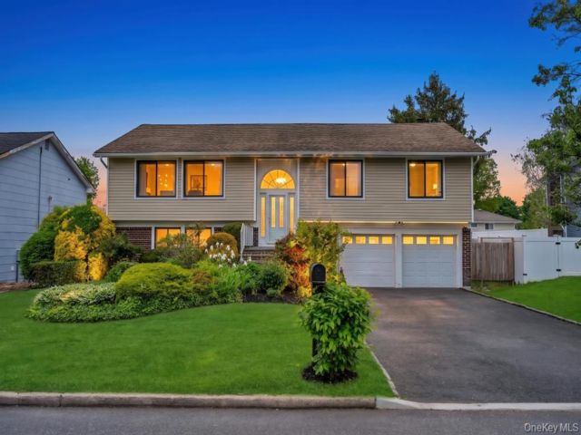  6 BR,  3.00 BTH &nbsp;Hi ranch style home in Glen Cove