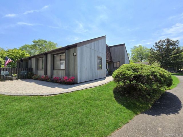  2 BR,  2.00 BTH &nbsp;Other style home in Stony Brook