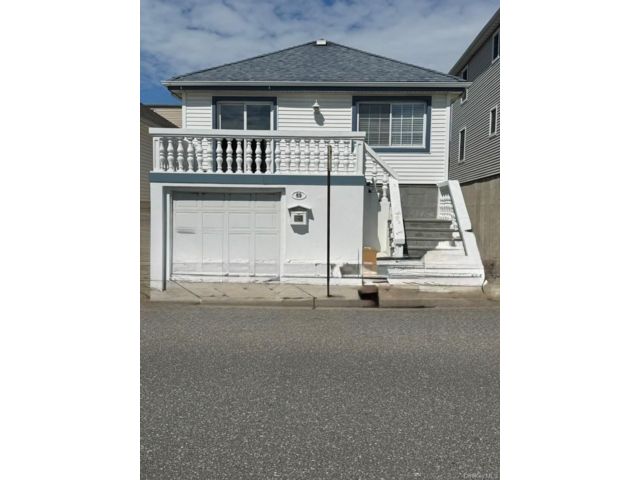  3 BR,  1.00 BTH &nbsp;Raised ranch style home in Long Beach