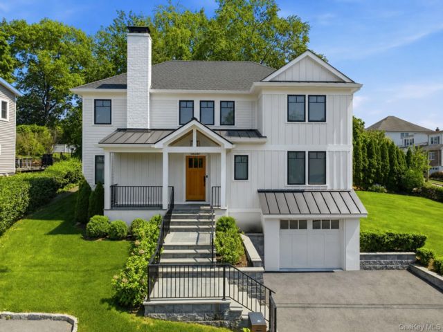 5 BR,  4.00 BTH &nbsp;Farmhouse style home in Mamaroneck