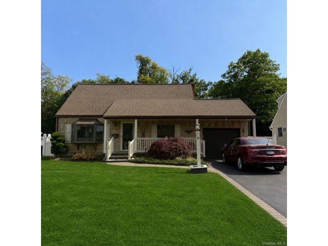  4 BR,  1.00 BTH &nbsp;Cape cod style home in North Babylon