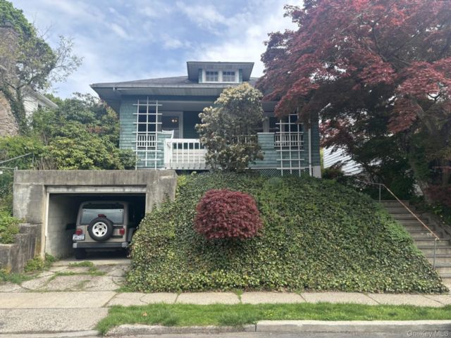  3 BR,  1.00 BTH &nbsp;Colonial style home in Ossining