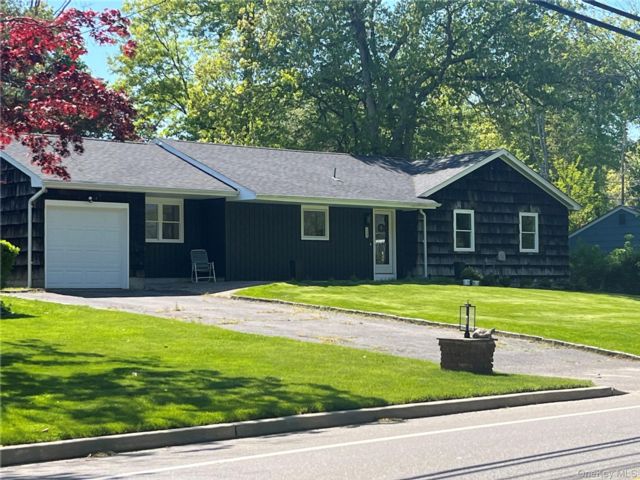  3 BR,  2.00 BTH &nbsp;Ranch style home in Rocky Point