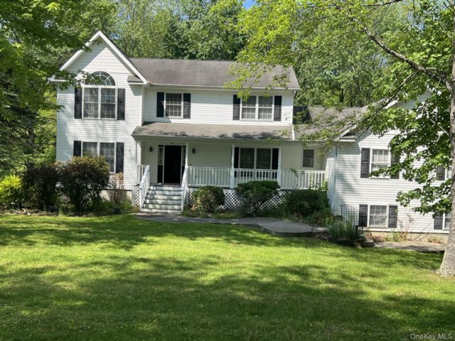  4 BR,  3.00 BTH &nbsp;Colonial style home in Salisbury Mills