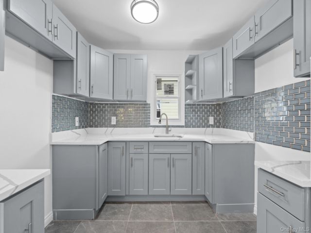  6 BR,  5.00 BTH &nbsp;House style home in Richmond Hill