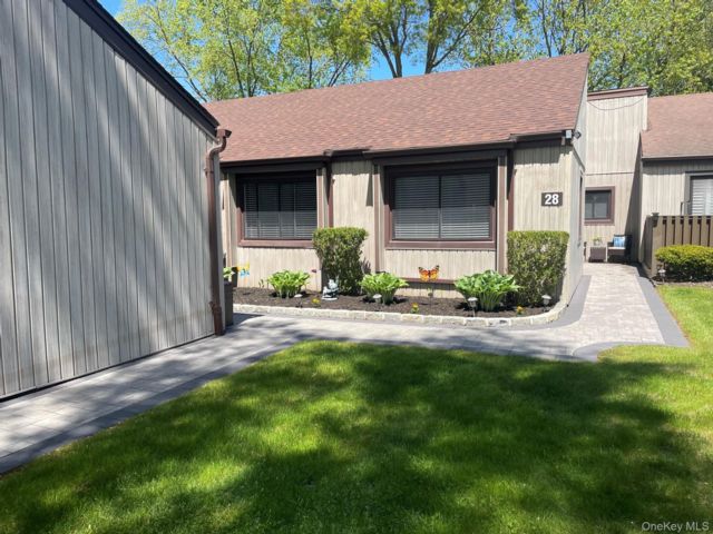  2 BR,  2.00 BTH &nbsp;Other style home in Stony Brook