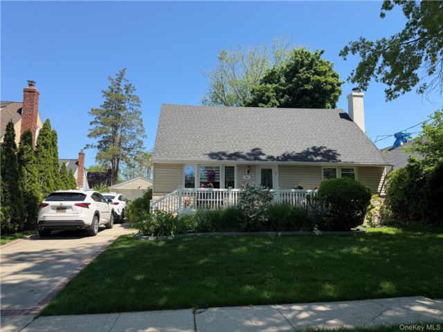  4 BR,  2.00 BTH &nbsp;Cape cod style home in New Hyde Park