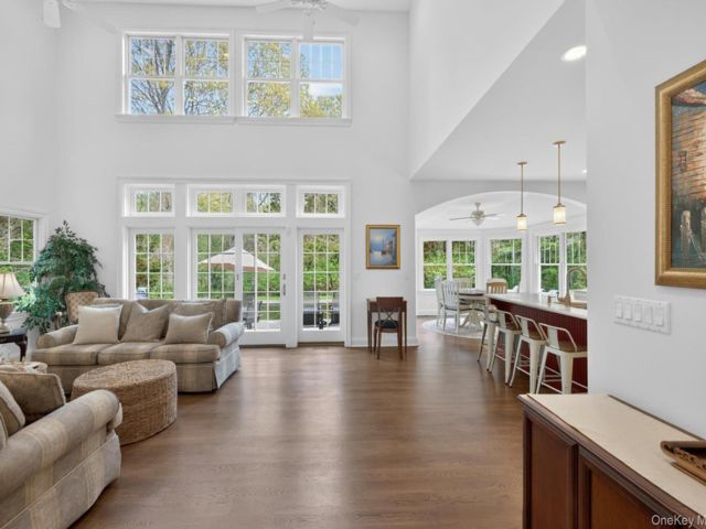 [East Hampton Real Estate, listing number 7290350]