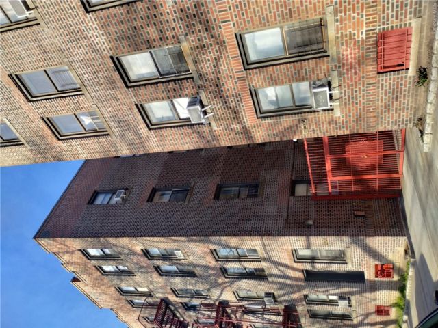  1 BR,  1.00 BTH &nbsp;Other style home in Woodside