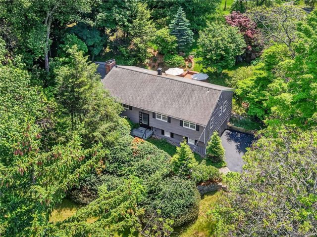  4 BR,  3.00 BTH &nbsp;Raised ranch style home in Croton-on-hudson