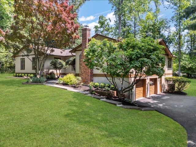 [West Nyack Real Estate, listing number 7290386]