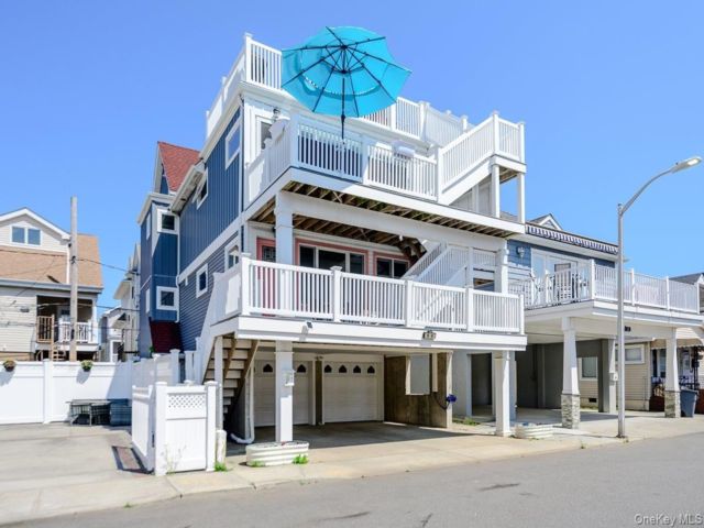 2 BR,  1.00 BTH &nbsp;Contemporary style home in Long Beach