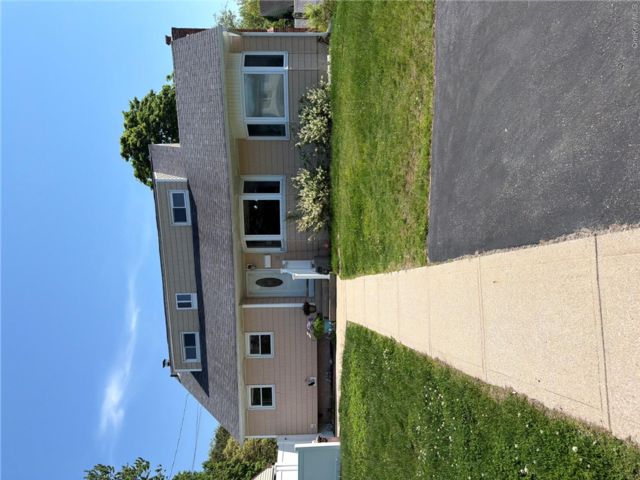  5 BR,  2.00 BTH &nbsp;Exp cape style home in Brentwood