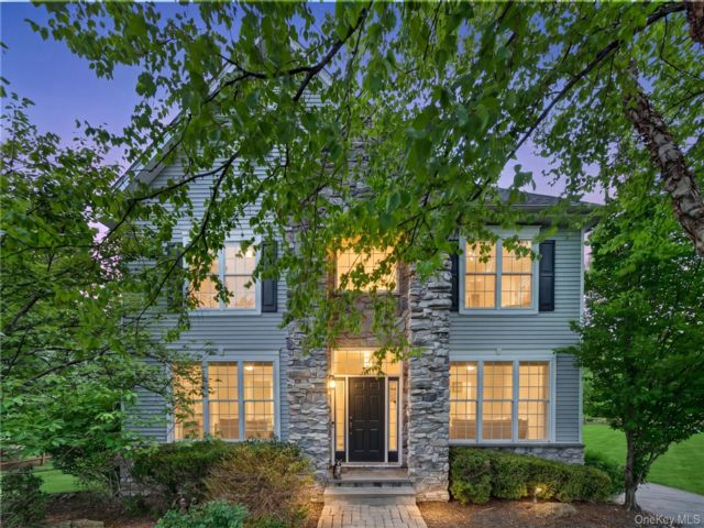  4 BR,  4.00 BTH &nbsp;Colonial style home in Highland Mills