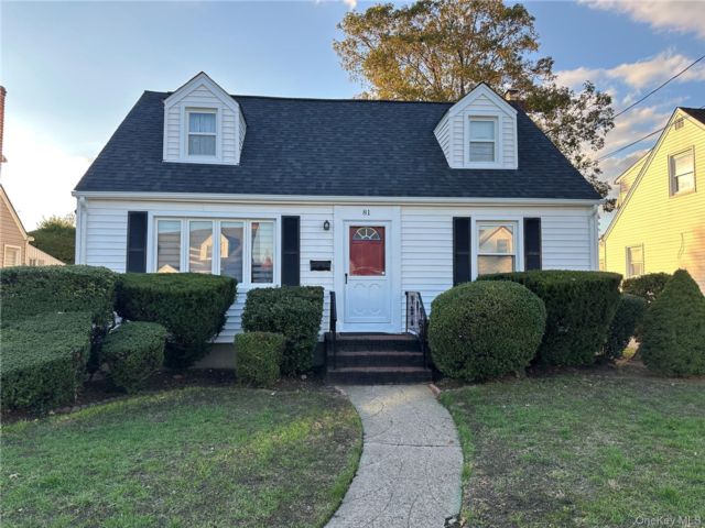  4 BR,  2.00 BTH &nbsp;Exp cape style home in Valley Stream