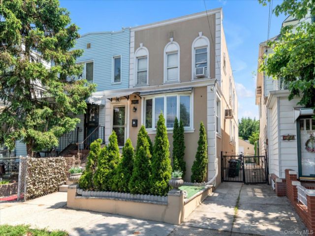  5 BR,  2.00 BTH &nbsp;Other style home in Maspeth