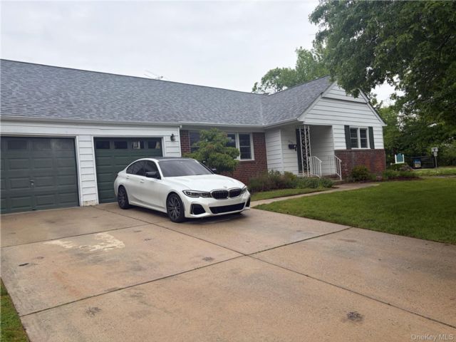  4 BR,  3.00 BTH &nbsp;Exp ranch style home in Wantagh
