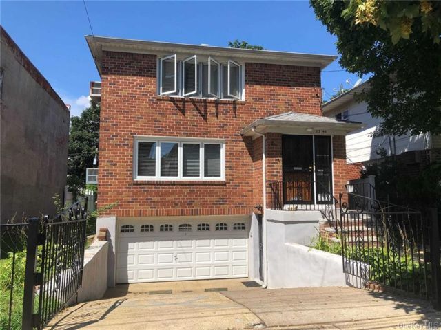  4 BR,  2.00 BTH &nbsp;House style home in East Elmhurst