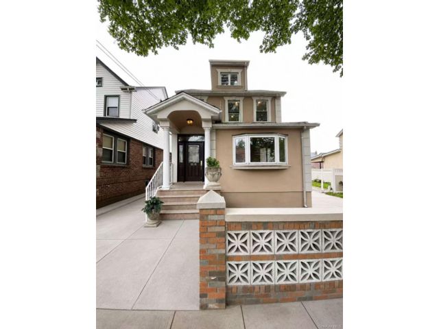  3 BR,  3.00 BTH &nbsp;Other style home in Bayside