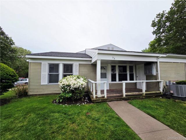  2 BR,  1.00 BTH &nbsp;Ranch style home in Ridge