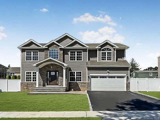  5 BR,  3.00 BTH &nbsp;Colonial style home in Massapequa