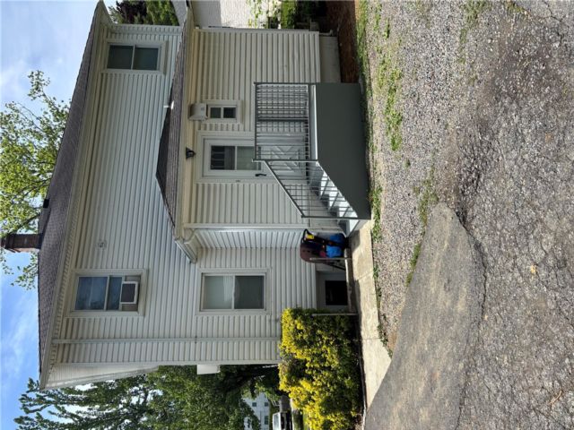  2 BR,  1.00 BTH &nbsp;House style home in Great Neck