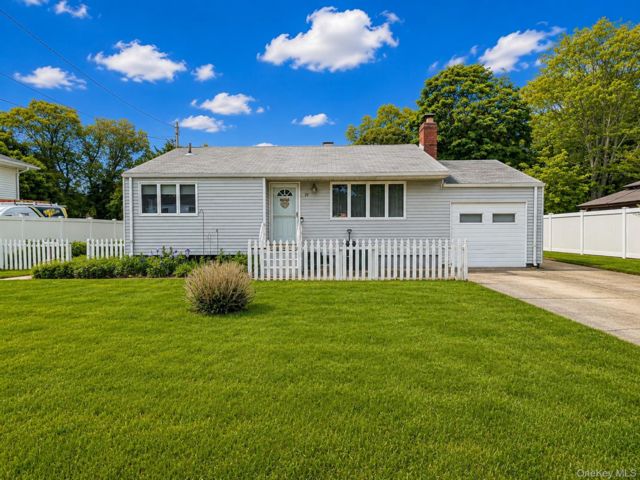  3 BR,  1.00 BTH &nbsp;Ranch style home in Lake Grove