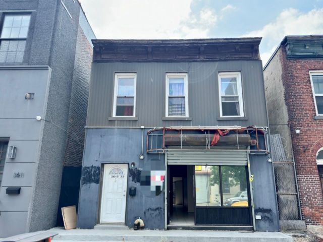  3 BR,  2.00 BTH &nbsp;A-frame style home in Astoria