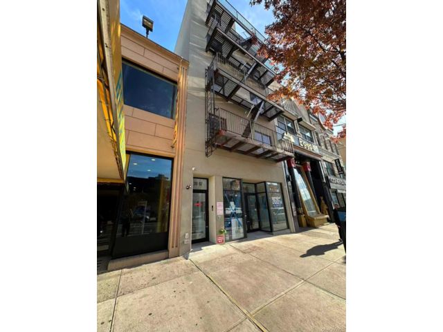  2 BR,  2.00 BTH &nbsp;Other style home in Astoria