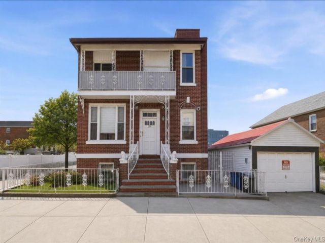  7 BR,  4.00 BTH &nbsp;Contemporary style home in Pilgrim