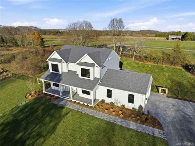  4 BR,  3.00 BTH &nbsp;Colonial style home in Jamesport