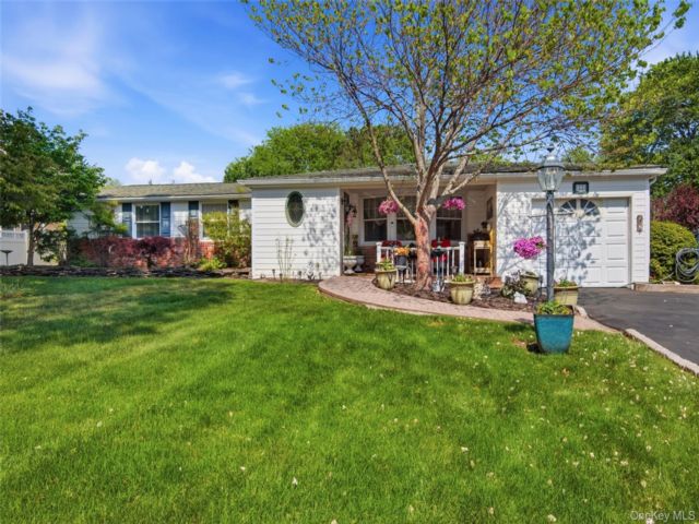 3 BR,  2.00 BTH &nbsp;Ranch style home in Stony Brook