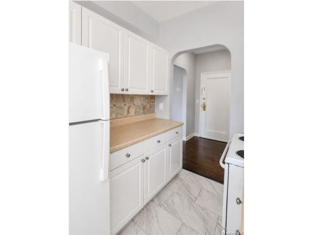  1 BR,  1.00 BTH &nbsp;Includes legal  style home in Williston Park