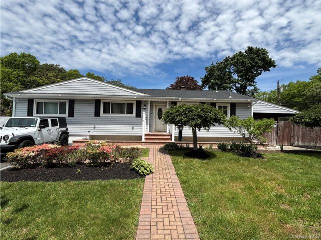  3 BR,  2.00 BTH &nbsp;Ranch style home in Brentwood