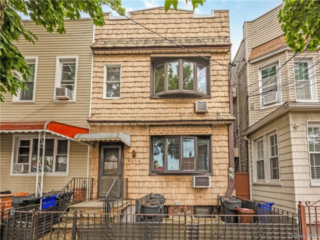  5 BR,  3.00 BTH &nbsp;Other style home in Middle Village