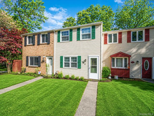  3 BR,  2.00 BTH &nbsp;Condo style home in Calverton