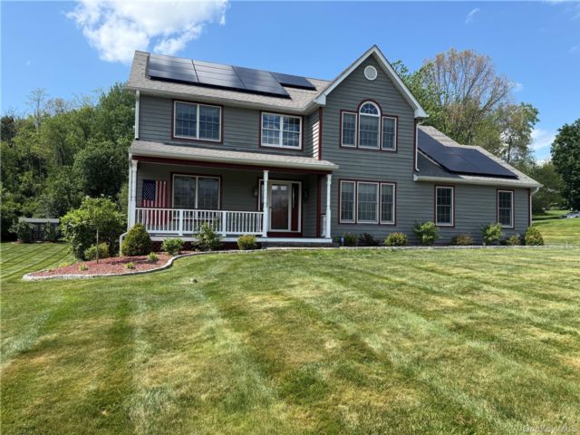  4 BR,  4.00 BTH &nbsp;Colonial style home in Fishkill