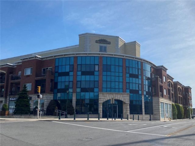  1 BR,  1.00 BTH &nbsp;Modern style home in Westbury