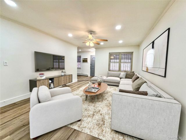  2 BR,  1.00 BTH &nbsp;House style home in Woodside