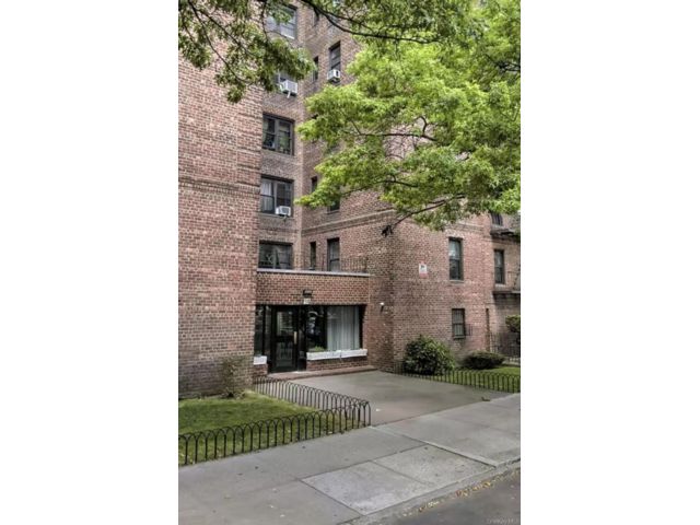  2 BR,  1.00 BTH &nbsp;Garden style home in East Flatbush