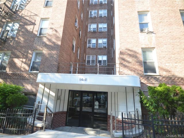  2 BR,  2.00 BTH &nbsp;Other style home in Forest Hills
