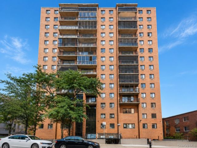  2 BR,  2.00 BTH &nbsp;Condo style home in Flushing