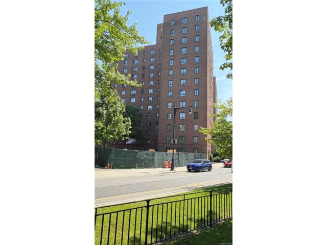  3 BR,  1.00 BTH &nbsp;Condo style home in Parkchester