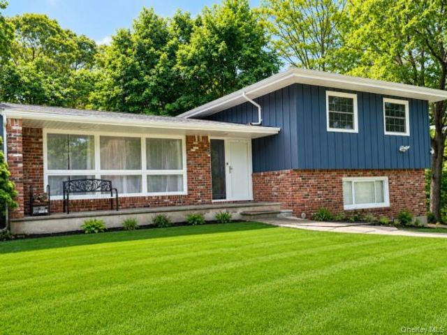  4 BR,  3.00 BTH &nbsp;Split level style home in Miller Place